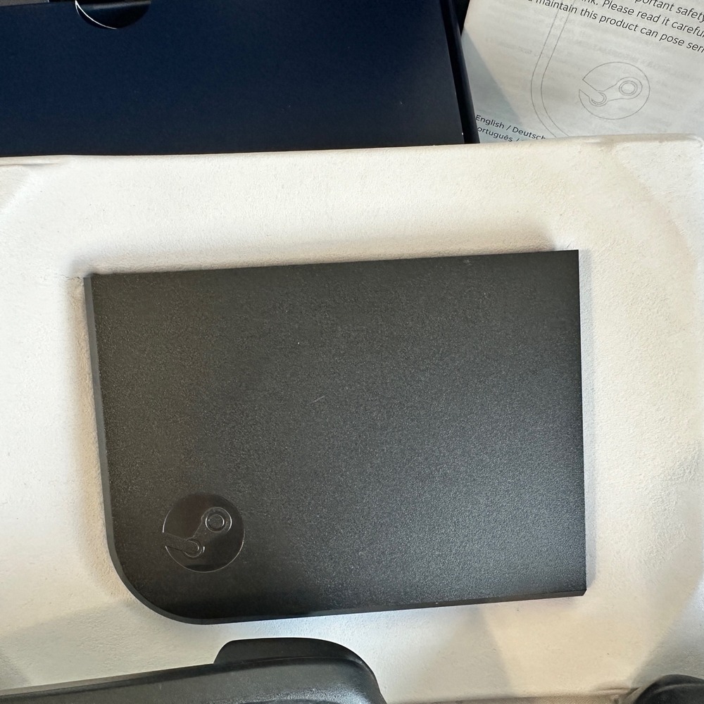 Valve Steam Link and 2 Steam Controllers Bundle 1 owner - Picture 2 of 6